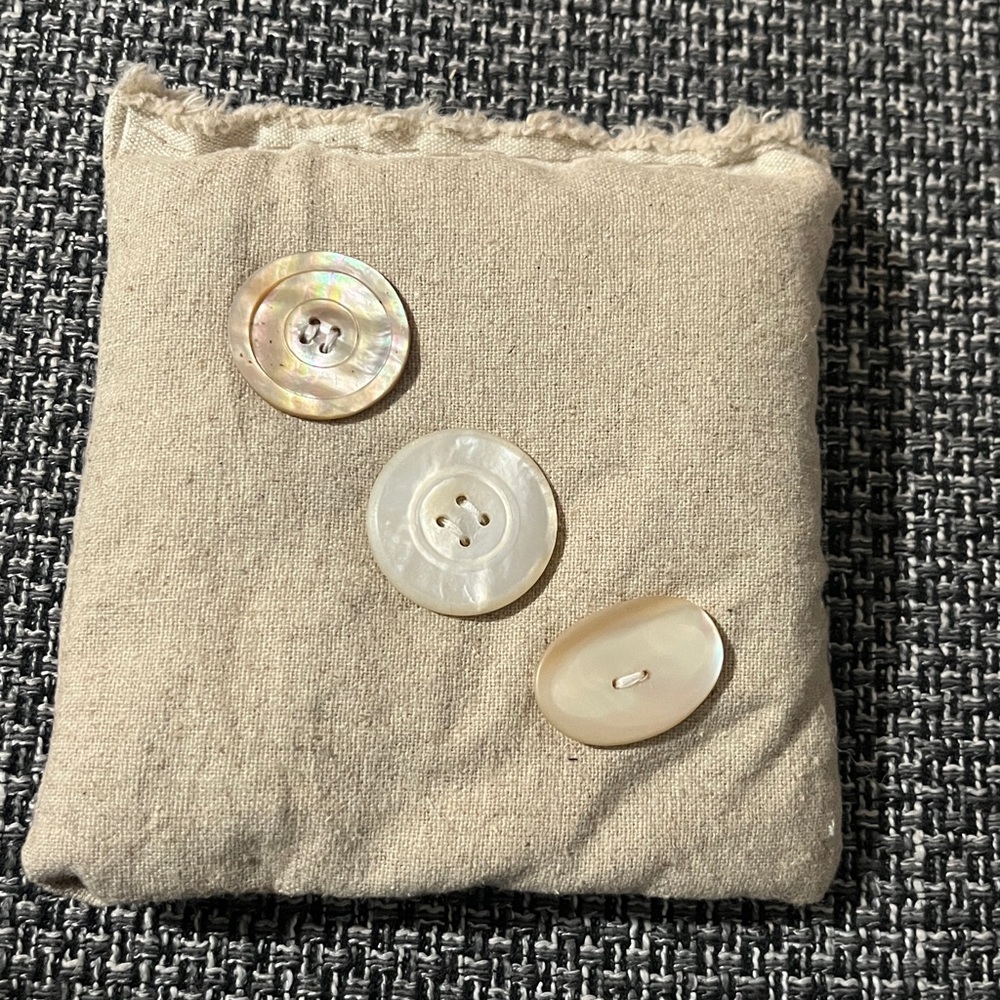 New Handmade Linen Lavender Sachet w Vintage Buttons & Floral Patch